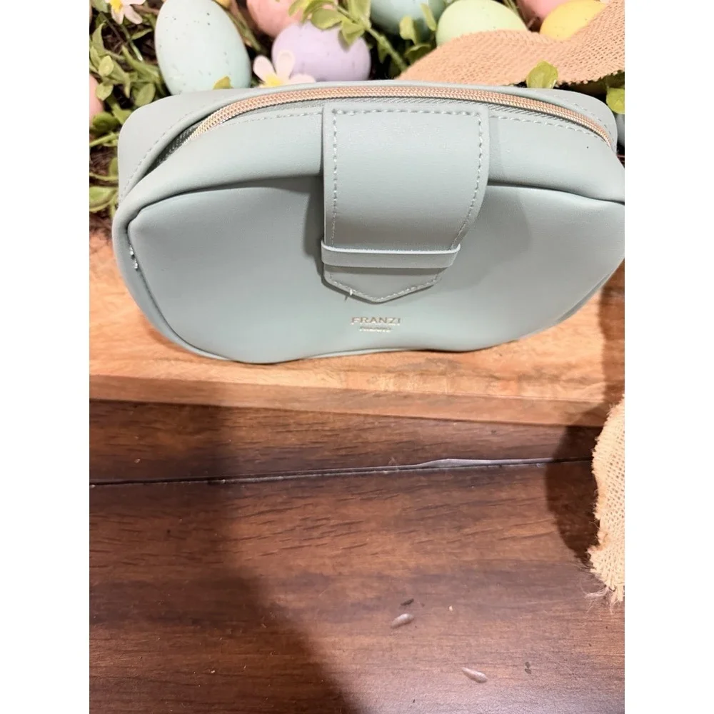 FRANZI MILANO Green Makeup Bag / Cosmetic Case with Zipper Closure